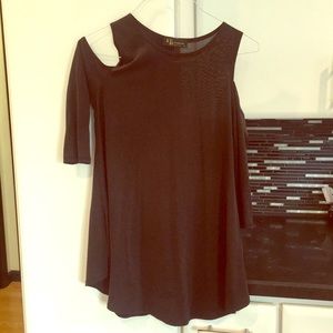 Black shoulder long sleeve shirt